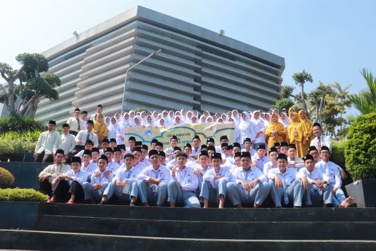 Kegiatan Awal Tahun MOM Tahfidz dan Character Building SMA Islam Al Azhar 7 Sukoharjo